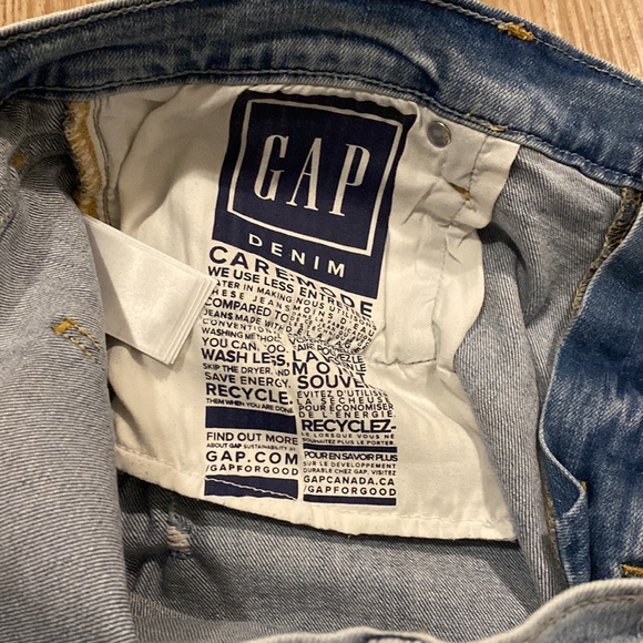 GAP Cutoff Denim Shorts - Picture 9 of 10